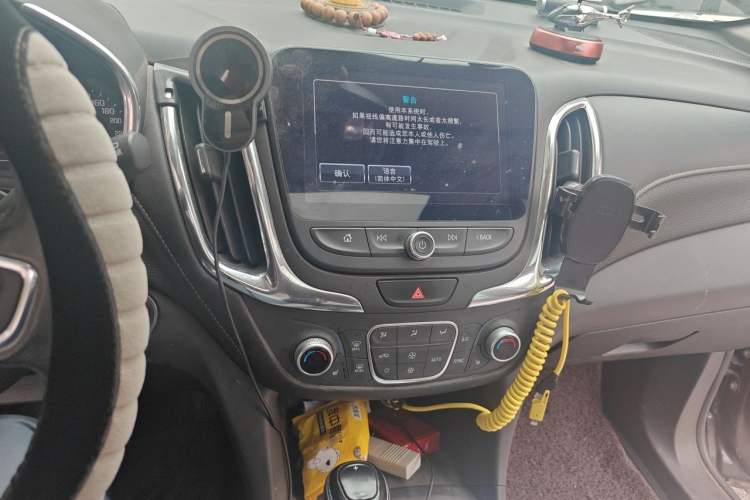 Used Chevrolet Equinox 2017 535T Automatic YuJie Edition Audio And AC Panel