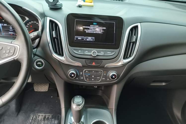 Used Chevrolet Equinox 2017 535T Automatic YuJie Edition Audio And AC Panel