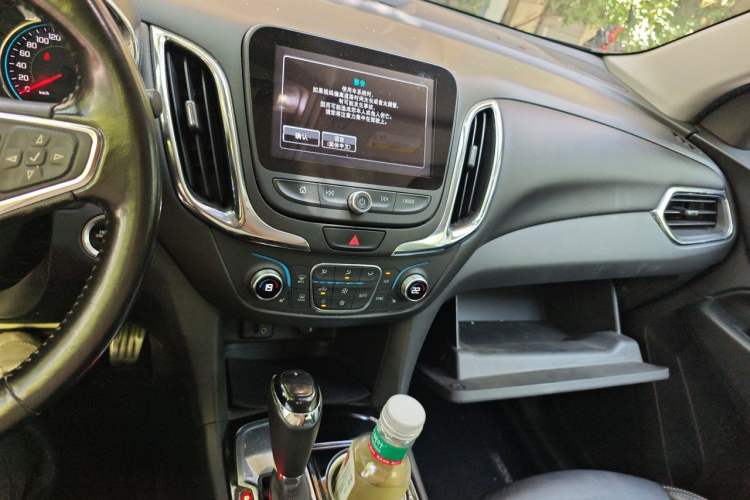 Used Chevrolet Equinox 2017 535T Automatic YuJie Edition Audio And AC Panel