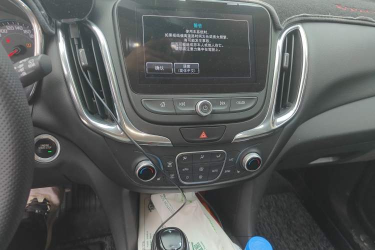 Used Chevrolet Equinox 2017 535T Automatic YuJie Edition Audio And AC Panel