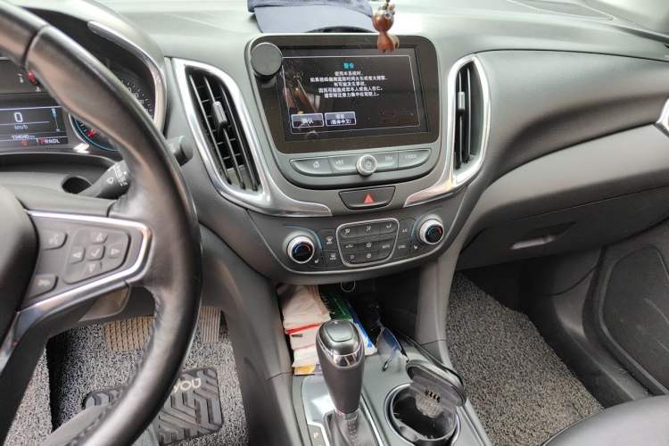 Used Chevrolet Equinox 2017 535T Automatic YuJie Edition Audio And AC Panel