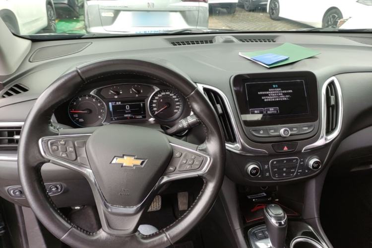 Used Chevrolet Equinox 2017 550T Automatic All-Wheel-Drive Top-Tier Version Center Console
