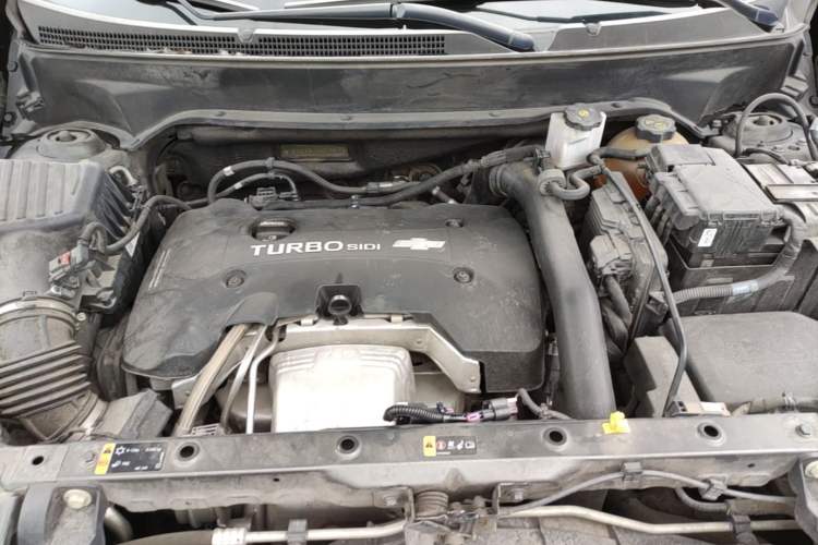 Used Chevrolet Equinox 2017 550T Automatic All-Wheel-Drive Top-Tier Version Engine Bay