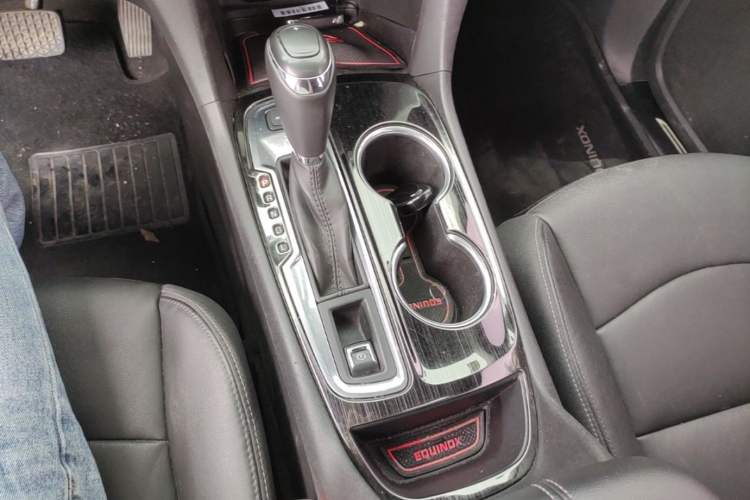 Used Chevrolet Equinox 2017 550T Automatic All-Wheel-Drive Top-Tier Version Gear Lever