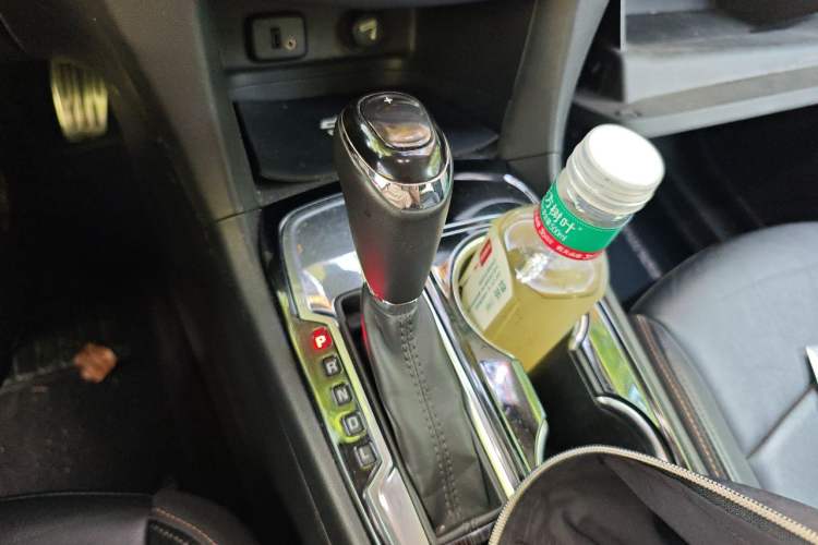 Used Chevrolet Equinox 2017 535T Automatic YuJie Edition Gear Lever