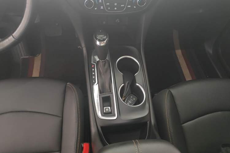 Used Chevrolet Equinox 2017 535T Automatic YuJie Edition Gear Lever
