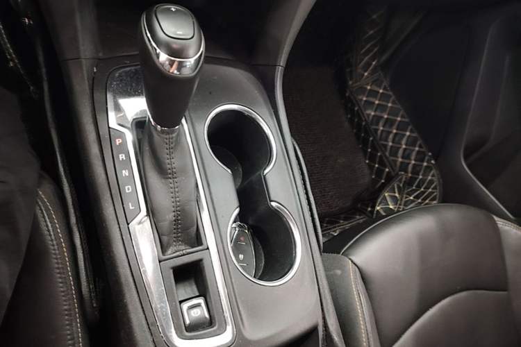 Used Chevrolet Equinox 2017 535T Automatic YuJie Edition Gear Lever