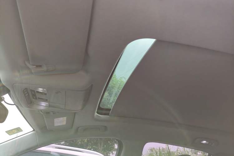 Used Chevrolet Equinox 2017 550T Automatic All-Wheel-Drive Top-Tier Version Headliner