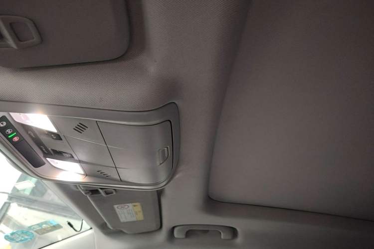 Used Chevrolet Equinox 2017 535T Automatic YuJie Edition Headliner