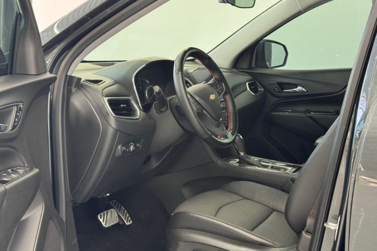 Used Chevrolet Equinox 2017 535T Automatic YuJie Edition Interior 4