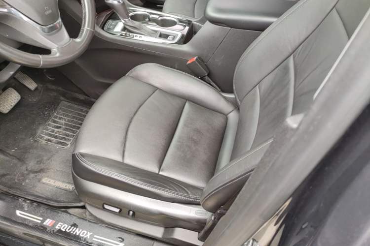Used Chevrolet Equinox 2017 550T Automatic All-Wheel-Drive Top-Tier Version Left Front Seat
