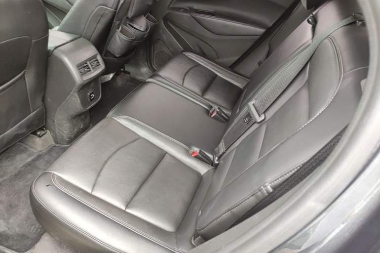 Used Chevrolet Equinox 2017 550T Automatic All-Wheel-Drive Top-Tier Version Left Rear Seat