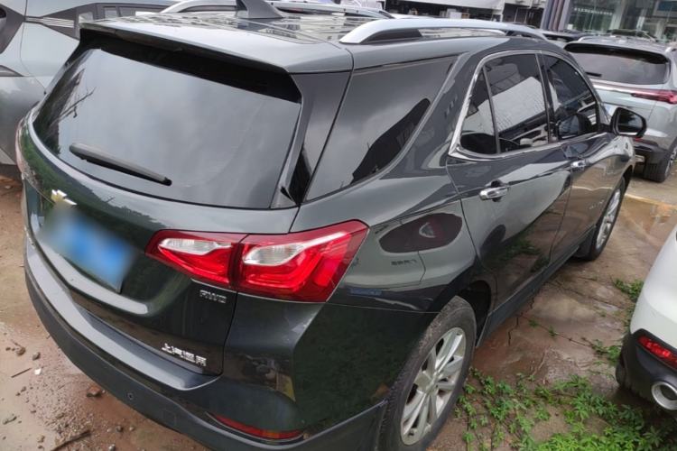Used Chevrolet Equinox 2017 550T Automatic All-Wheel-Drive Top-Tier Version Rear Right 45 Deg