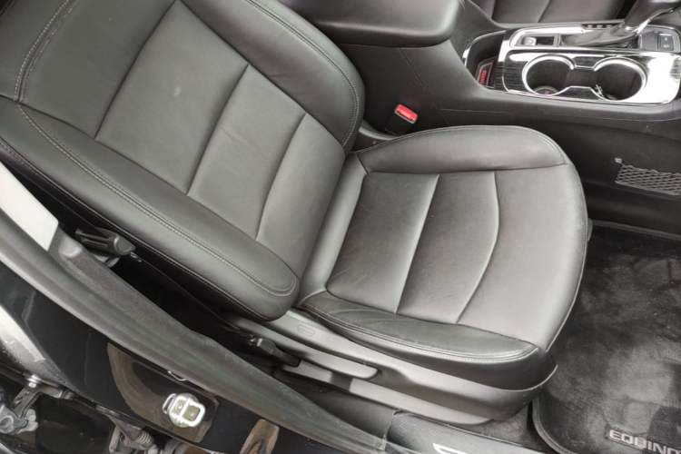 Used Chevrolet Equinox 2017 550T Automatic All-Wheel-Drive Top-Tier Version Right Front Seat