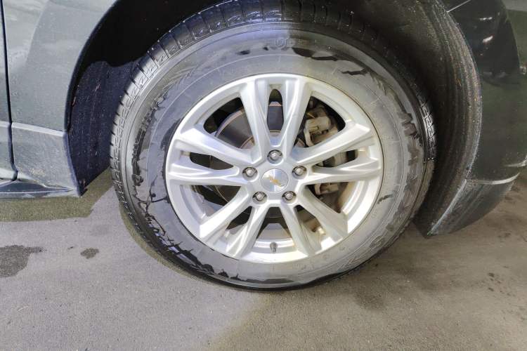 Used Chevrolet Equinox 2017 535T Automatic YuJie Edition Right Front Wheel Hub