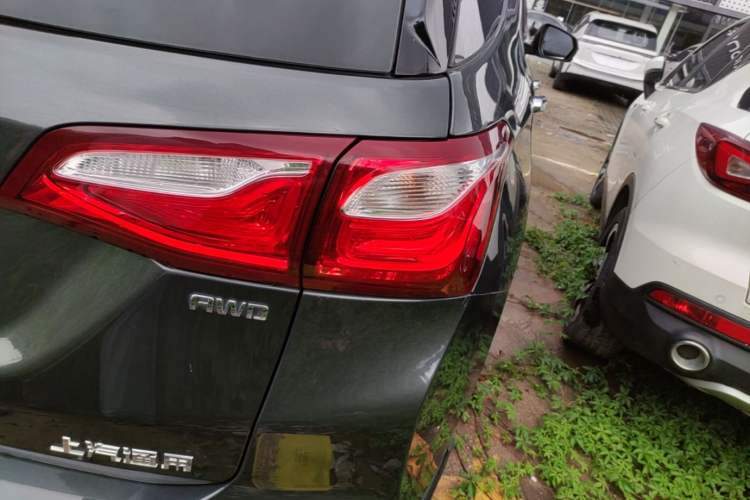 Used Chevrolet Equinox 2017 550T Automatic All-Wheel-Drive Top-Tier Version Right Rear Taillight
