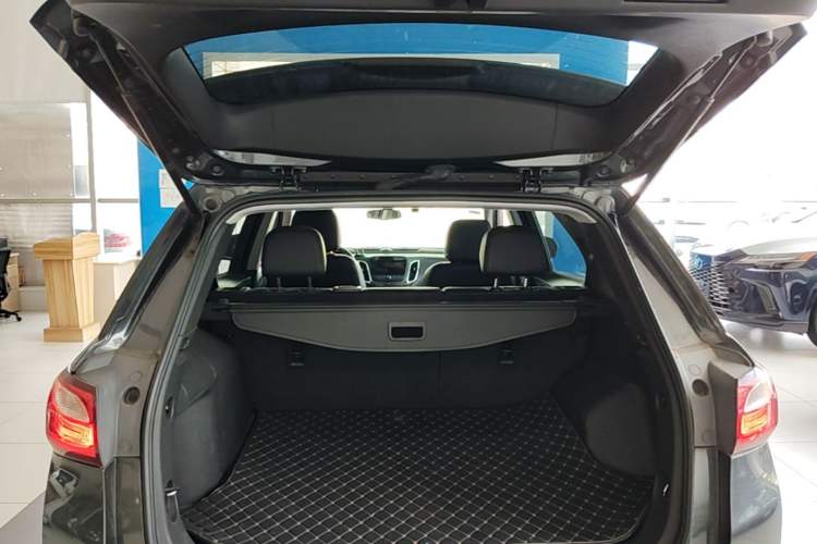 Used Chevrolet Equinox 2017 535T Automatic YuJie Edition Trunk