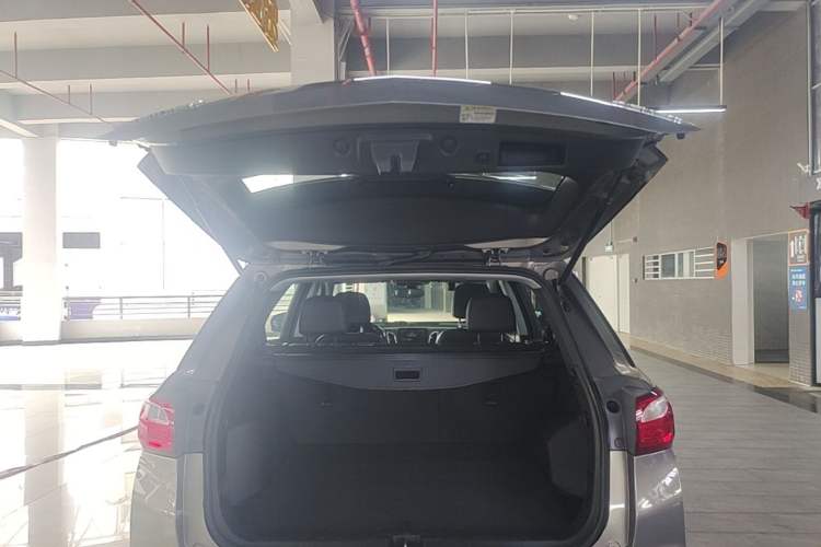Used Chevrolet Equinox 2017 535T Automatic YuJie Edition Trunk