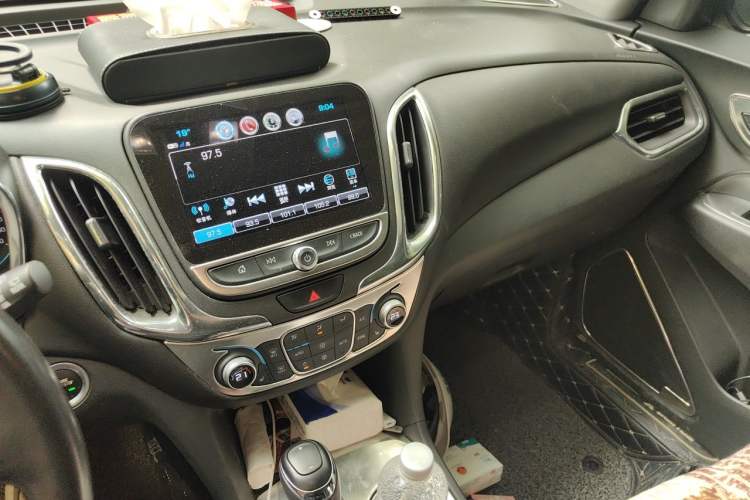 Used Chevrolet Equinox 2017 535T Automatic YuJie Edition Audio And AC Panel