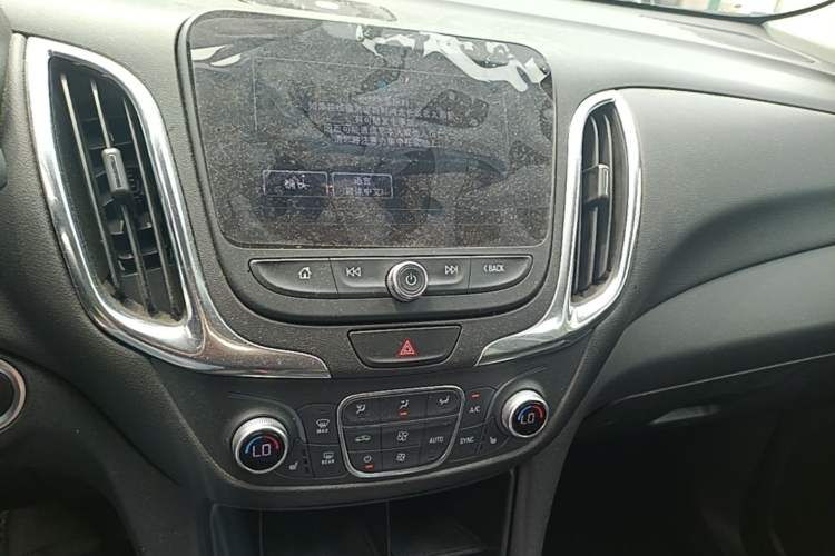 Used Chevrolet Equinox 2017 535T Automatic YuJie Edition Audio And AC Panel