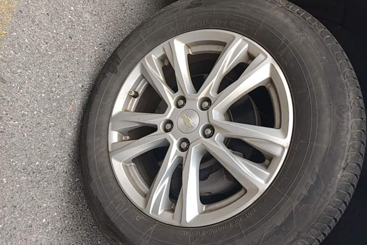 Used Chevrolet Equinox 2017 535T Automatic YuJie Edition Right Front Wheel Hub