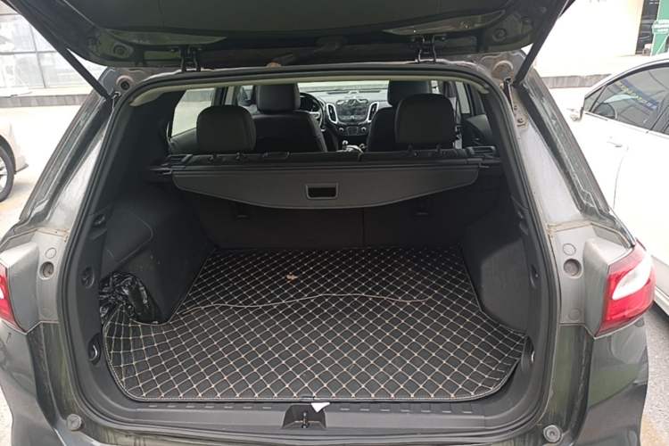 Used Chevrolet Equinox 2017 535T Automatic YuJie Edition Trunk