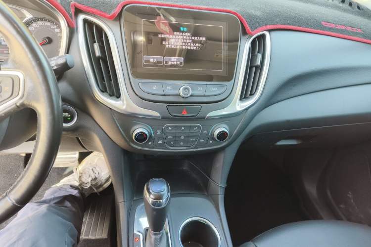 Used Chevrolet Equinox 2017 535T Automatic YuJie Edition Audio And AC Panel