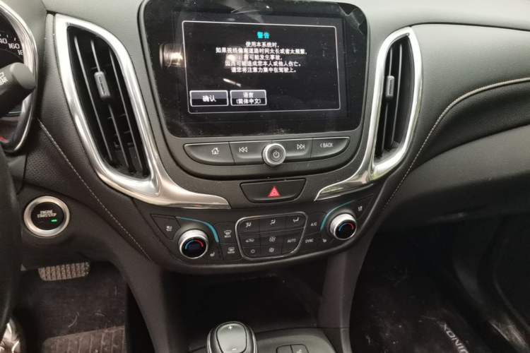 Used Chevrolet Equinox 2017 550T Automatic All-Wheel-Drive Huanjie Edition Audio And AC Panel