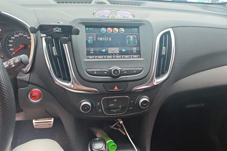Used Chevrolet Equinox 2017 535T Automatic Lingjie Edition Audio And AC Panel