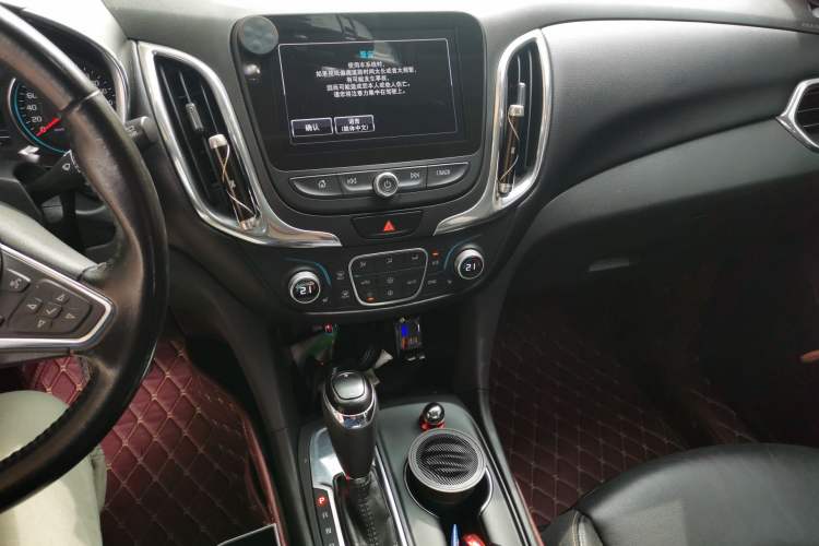 Used Chevrolet Equinox 2017 535T Automatic YuJie Edition Audio And AC Panel