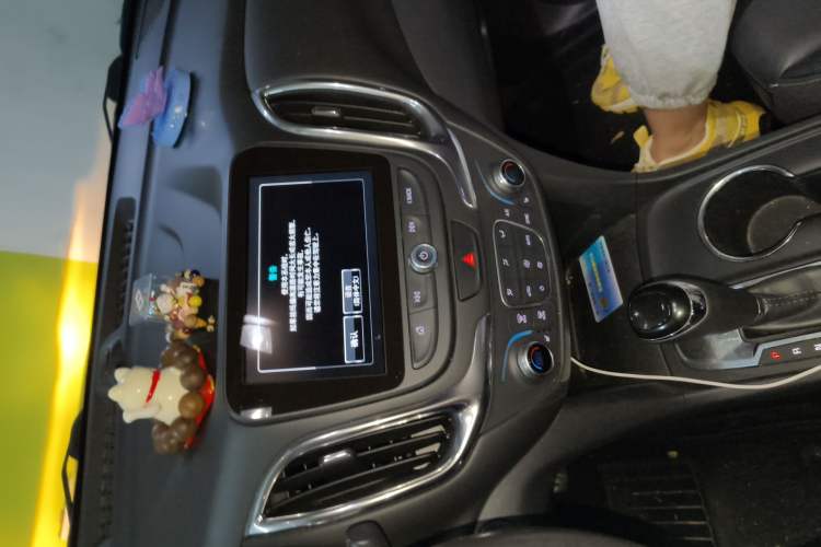 Used Chevrolet Equinox 2017 535T Automatic YuJie Edition Audio And AC Panel