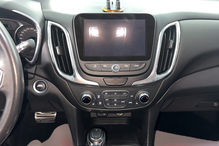 Used Chevrolet Equinox 2017 535T Automatic YuJie Edition Audio And AC Panel