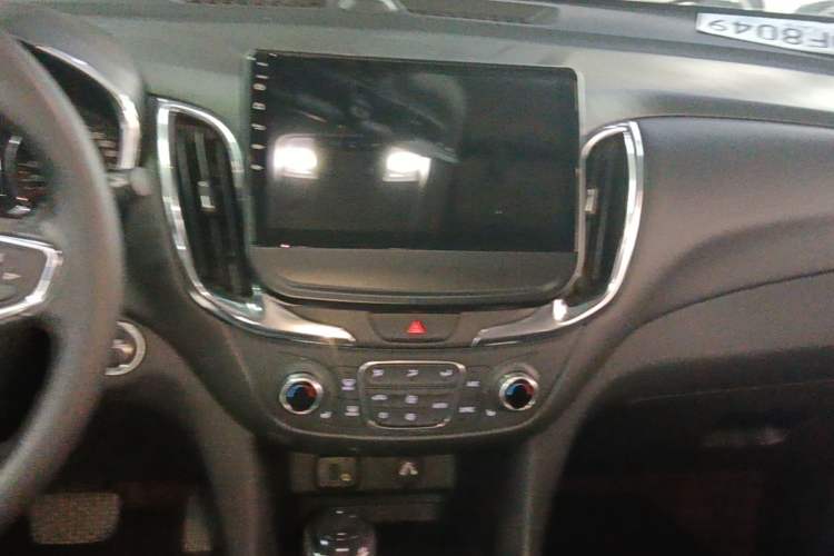 Used Chevrolet Equinox 2017 535T Automatic YuJie Edition Audio And AC Panel