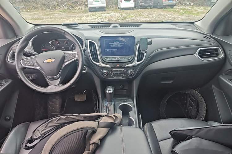 Used Chevrolet Equinox 2017 550T Automatic All-Wheel-Drive Huanjie Edition Center Console