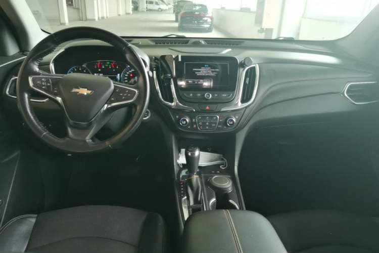 Used Chevrolet Equinox 2017 550T Automatic All-Wheel-Drive Huanjie Edition Center Console