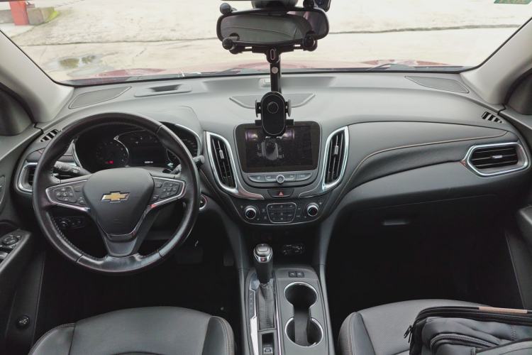 Used Chevrolet Equinox 2017 550T Automatic All-Wheel-Drive Huanjie Edition Center Console
