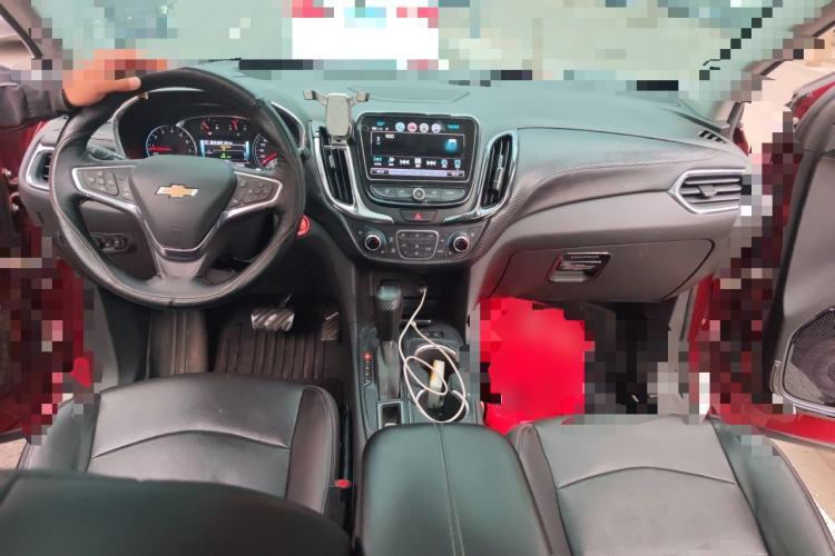 Used Chevrolet Equinox 2017 RS 550T Automatic All-Wheel-Drive Boundary Edition Center Console