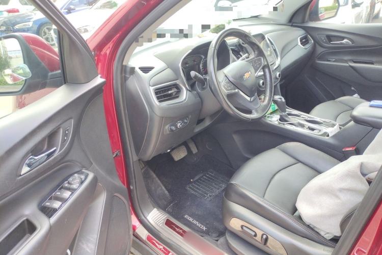 Used Chevrolet Equinox 2017 550T Automatic All-Wheel-Drive Top-Tier Version Driver Seat