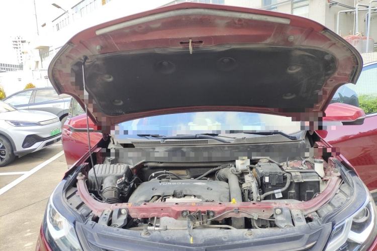 Used Chevrolet Equinox 2017 550T Automatic All-Wheel-Drive Top-Tier Version Engine Bay