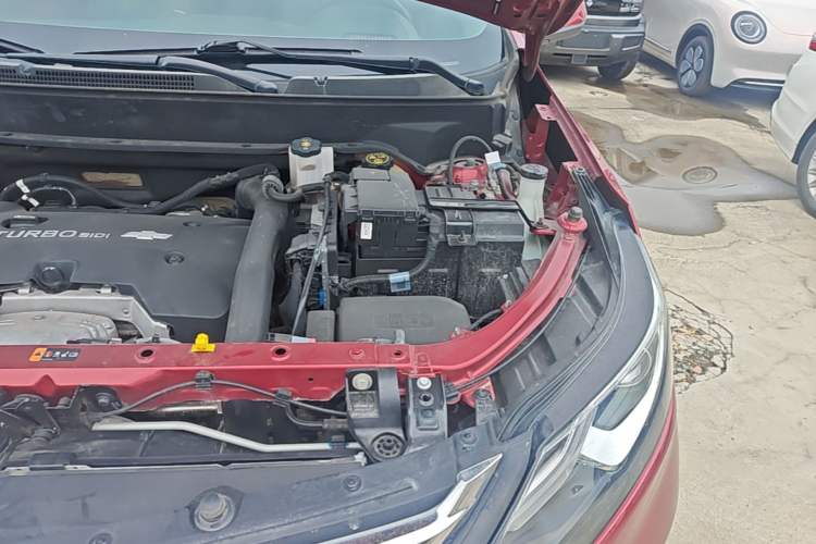 Used Chevrolet Equinox 2017 550T Automatic All-Wheel-Drive Huanjie Edition Engine Bay Left