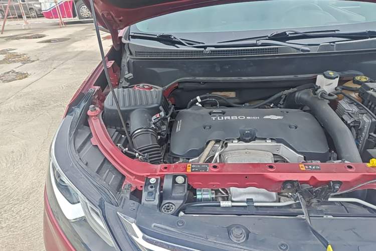 Used Chevrolet Equinox 2017 550T Automatic All-Wheel-Drive Huanjie Edition Engine Bay Right