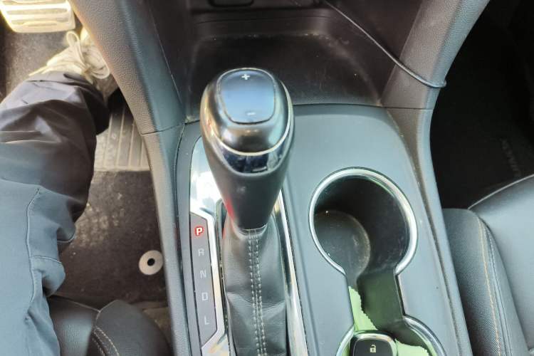 Used Chevrolet Equinox 2017 535T Automatic YuJie Edition Gear Lever