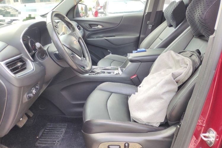 Used Chevrolet Equinox 2017 550T Automatic All-Wheel-Drive Top-Tier Version Left Front Seat