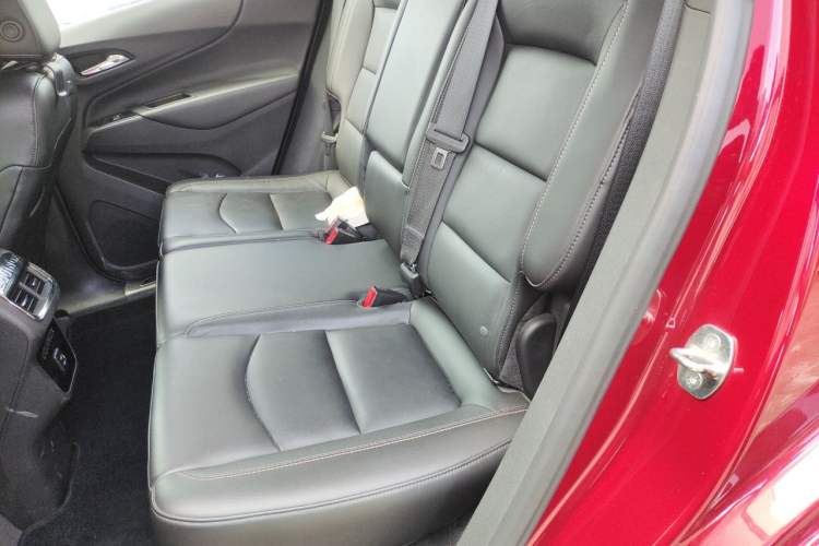 Used Chevrolet Equinox 2017 550T Automatic All-Wheel-Drive Top-Tier Version Left Rear Seat