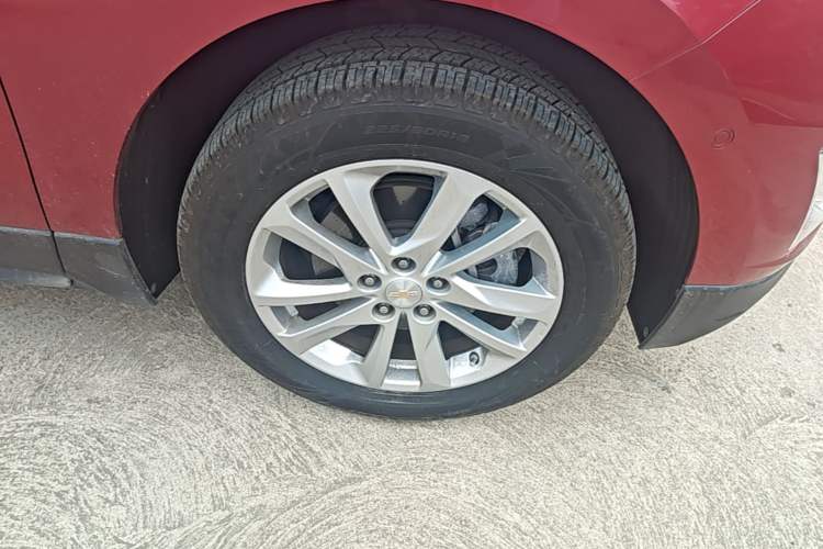 Used Chevrolet Equinox 2017 550T Automatic All-Wheel-Drive Huanjie Edition Right Front Wheel Hub