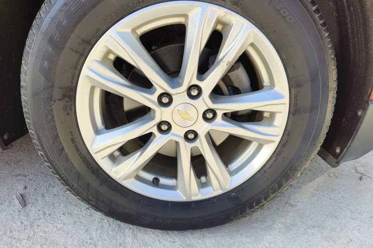 Used Chevrolet Equinox 2017 535T Automatic YuJie Edition Right Front Wheel Hub
