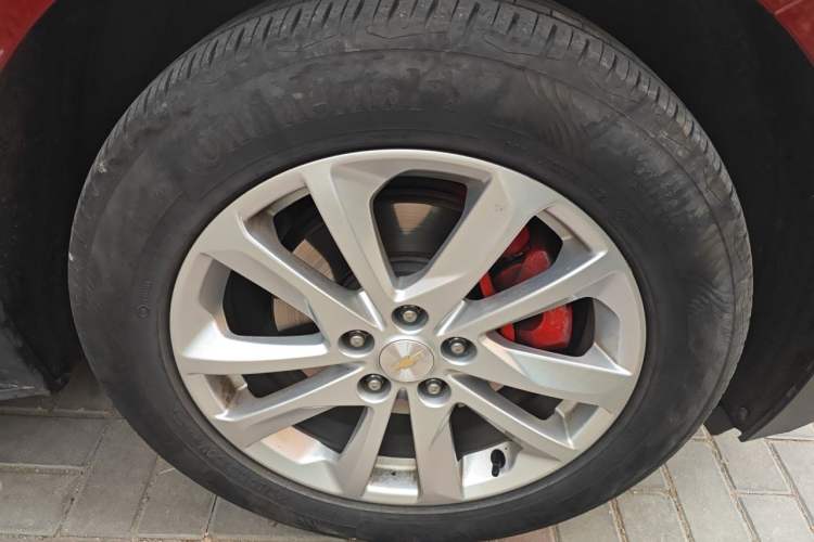 Used Chevrolet Equinox 2017 RS 550T Automatic All-Wheel-Drive Boundary Edition Right Front Wheel Hub