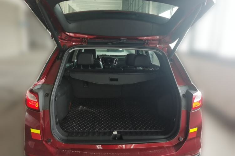 Used Chevrolet Equinox 2017 550T Automatic All-Wheel-Drive Huanjie Edition Trunk