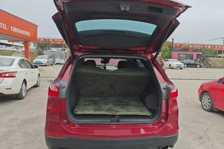 Used Chevrolet Equinox 2017 550T Automatic All-Wheel-Drive Huanjie Edition Trunk