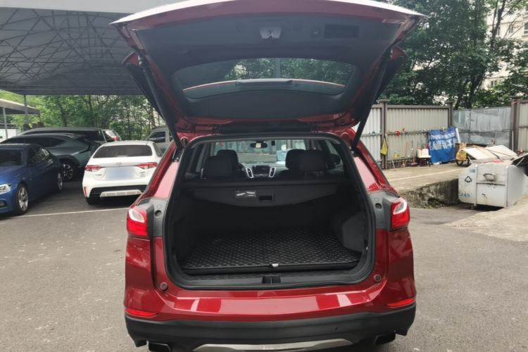 Used Chevrolet Equinox 2017 550T Automatic All-Wheel-Drive Huanjie Edition Trunk